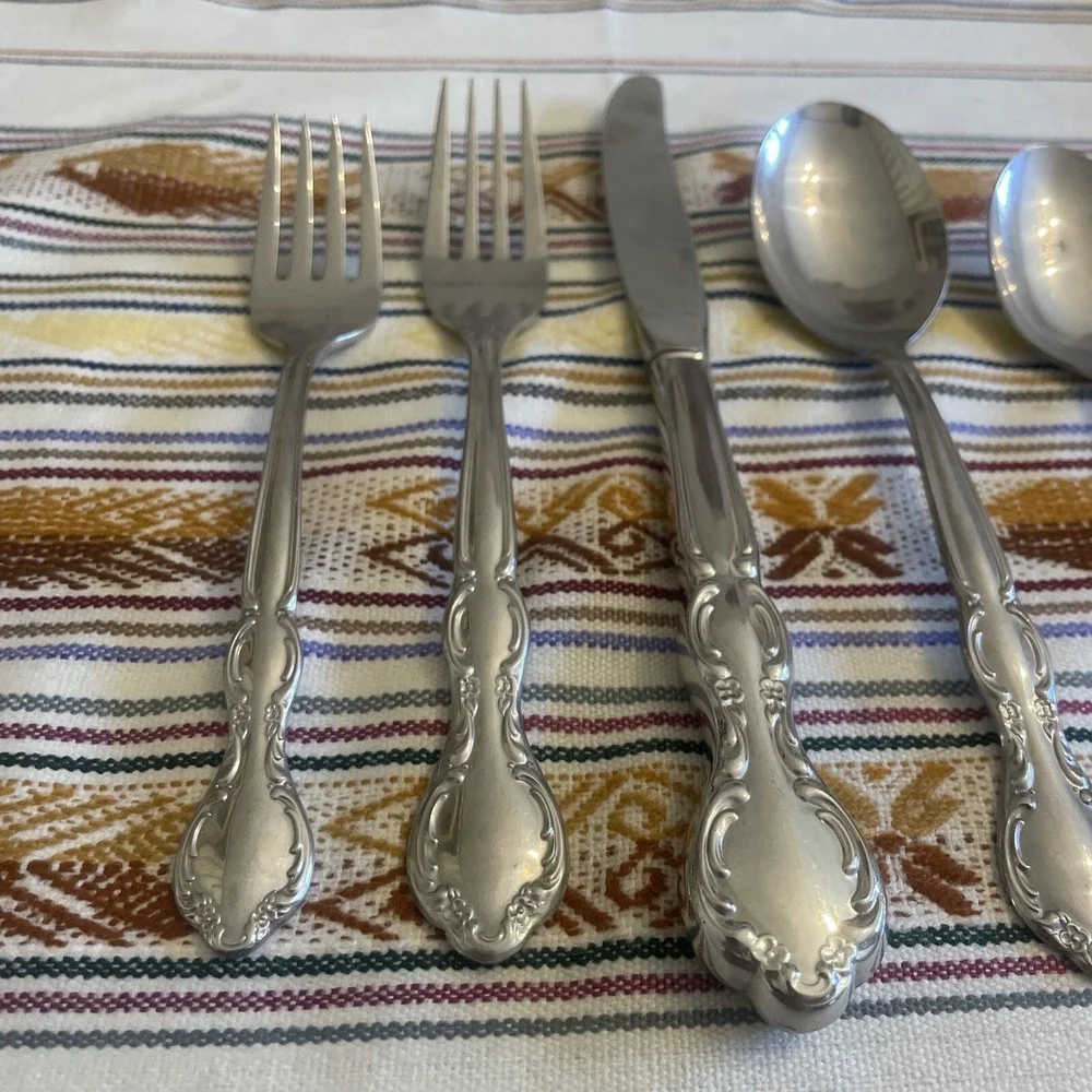 5 Piece Vintage William Roberts Stainless Steel Royal Manor Pattern Silverware‎